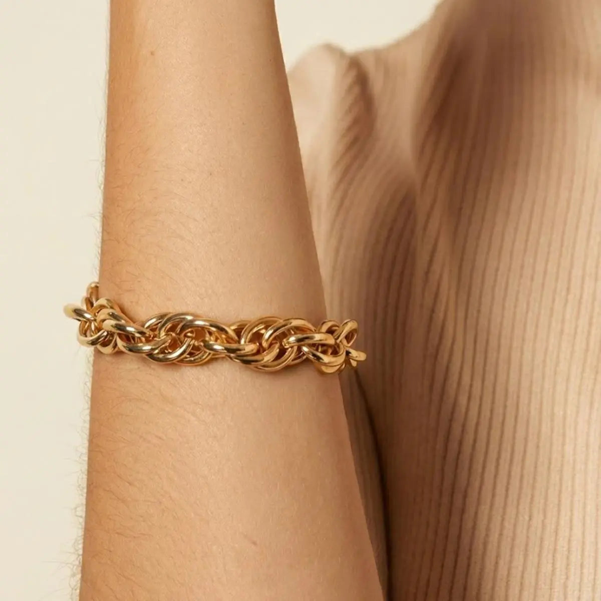 Pulseira com Elos Trançados